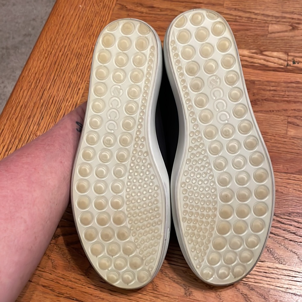 Women's ECCO black slip on with zipper sneakers. Size 8 - Picture 5 of 10